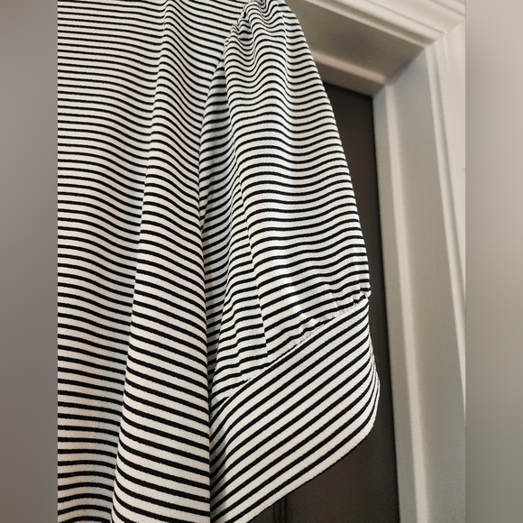 Torrid Plus Size 2 - Studio Crepe V-neck Puff Sleeve Top - Black & White Stripes - Picture 2 of 10